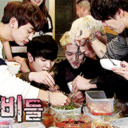 .shinee eating. 